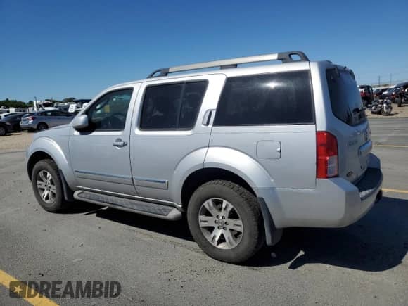 2011 Nissan Pathfinder LE z VIN 5N1AR1NB4BC630322, wystawiony jako Copart lot #64050515 z przebiegiem 251 886 mil mil oraz Szkoda całkowita • Salvage title. Historia ofert i sprzedaży dostępna na DreamBid. Obrazek 2.