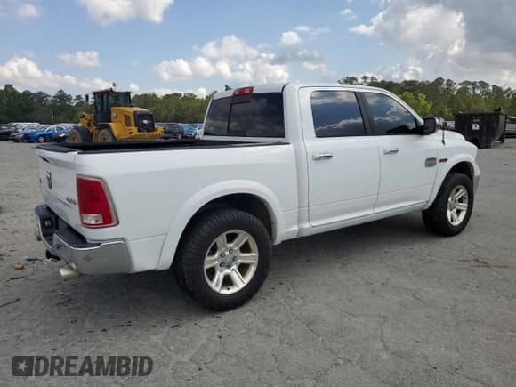 2015 Ram 1500 Laramie Longhorn z VIN 1C6RR7PM5FS737388, wystawiony jako Copart lot #52077005 z przebiegiem 194 361 mil mil oraz Szkoda całkowita • Salvage title. Historia ofert i sprzedaży dostępna na DreamBid. Obrazek 3.