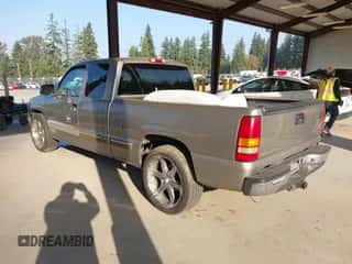 2000 Chevrolet Silverado 1500 LS z VIN 1GCEC19T5YZ349971, wystawiony jako IAAI lot #43292151 z przebiegiem 176 725 mil mil oraz . Historia ofert i sprzedaży dostępna na DreamBid. Obrazek 3.