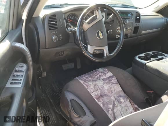 2011 Chevrolet Silverado 3500HD DRW LT с VIN 1GC5K0C88BZ122332, выставлен на аукционе Copart как лот 63632835 с пробегом 119 218 миль миль и Списание • Salvage title. История ставок и продаж доступна на DreamBid. Изображение 8.