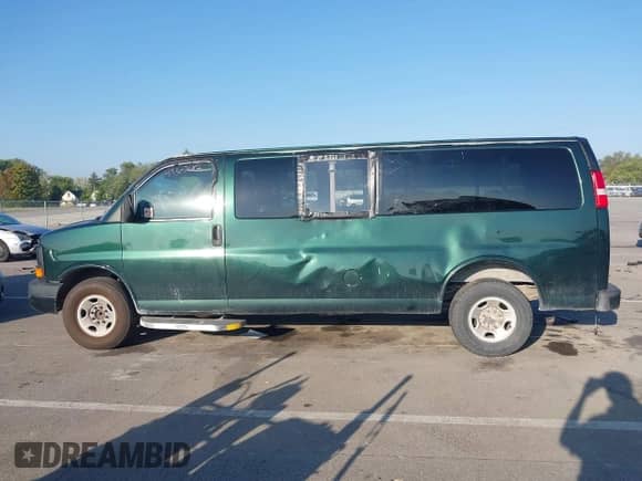 2009 Chevrolet Express Passenger z VIN 1GAHG39K391173452, wystawiony jako IAAI lot #43307682 z przebiegiem 273 170 mil mil oraz . Historia ofert i sprzedaży dostępna na DreamBid. Obrazek 14.