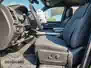 2022 Ram 1500 Big Horn z VIN 1C6SRFFT7NN412372, wystawiony jako Copart lot #69763605 z przebiegiem 27 595 mil mil oraz Czysty tytuł • Clean title. Historia ofert i sprzedaży dostępna na DreamBid. Obrazek 7.