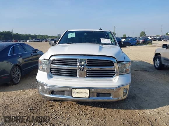 2018 Ram 1500 Big Horn z VIN 3C6RR7LG4JG196012, wystawiony jako IAAI lot #42771104 z przebiegiem 109 860 mil mil oraz . Historia ofert i sprzedaży dostępna na DreamBid. Obrazek 13.