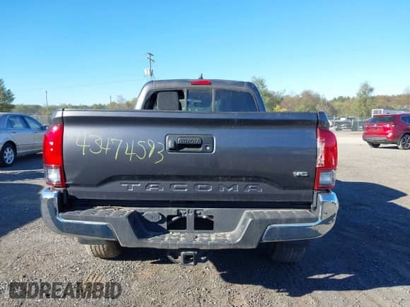 2018 Toyota Tacoma SR5 with VIN 5TFSZ5AN8JX150047, listed as a IAAI auction lot 43474593 with 38,427 mi miles and . Bid and sale history available at DreamBid. Image 16.