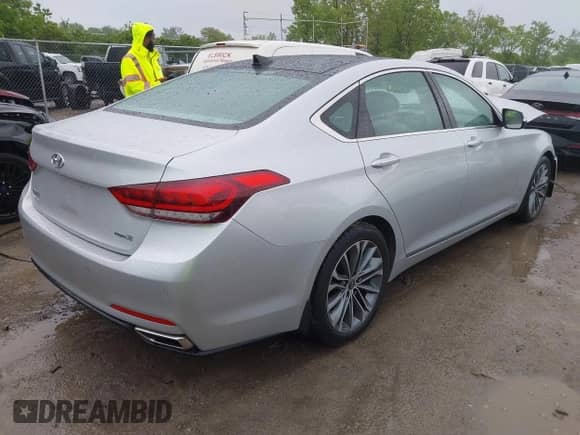 2015 Hyundai Genesis 3.8L с VIN KMHGN4JE2FU101085, выставлен на аукционе IAAI как лот 42312927 с пробегом 28 615 миль миль и . История ставок и продаж доступна на DreamBid. Изображение 4.