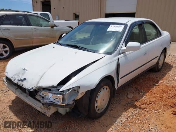 2000 Honda Accord LX z VIN 1HGCG564XYA138846, wystawiony jako IAAI lot #42329887 z przebiegiem 296 628 mil mil oraz . Historia ofert i sprzedaży dostępna na DreamBid. Obrazek 2.