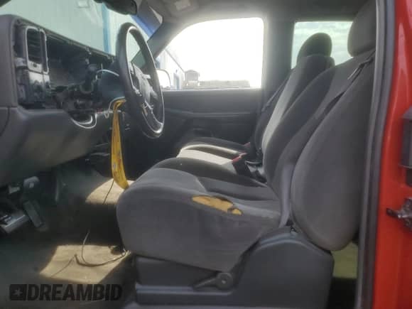 2003 GMC Sierra 1500 SLE с VIN 2GTEC19T631334462, выставлен на аукционе Copart как лот 70200225 с пробегом 237 438 миль миль и Списание • Salvage title. История ставок и продаж доступна на DreamBid. Изображение 7.