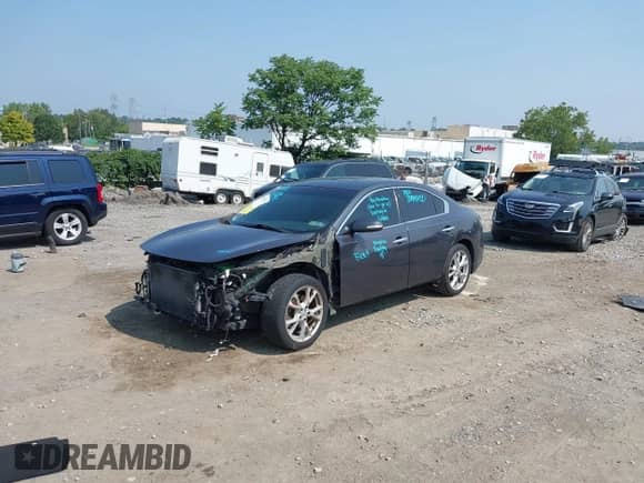 2013 Nissan Maxima SV z VIN 1N4AA5AP9DC805788, wystawiony jako IAAI lot #42893595 z przebiegiem 97 497 mil mil oraz . Historia ofert i sprzedaży dostępna na DreamBid. Obrazek 2.