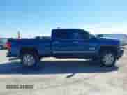 2016 Chevrolet Silverado 2500HD High Country z VIN 1GC1KXE8XGF287036, wystawiony jako IAAI lot #41699334 z przebiegiem 121 284 mil mil oraz . Historia ofert i sprzedaży dostępna na DreamBid. Obrazek 13.