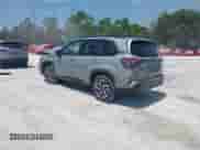 2025 Subaru Forester Touring z VIN JF2SLDTC2SH488502, wystawiony jako IAAI lot #43100036 z przebiegiem 12 424 mil mil oraz . Historia ofert i sprzedaży dostępna na DreamBid. Obrazek 3.