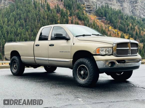 2005 Dodge 2500 SLT z VIN 3D7KS28C75G782335, wystawiony jako Copart lot #80124264 z przebiegiem 275 117 mil mil oraz Szkoda całkowita • Salvage title. Historia ofert i sprzedaży dostępna na DreamBid. Obrazek 1.