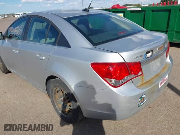 2012 Chevrolet Cruze LS z VIN 1G1PD5SH5C7325539, wystawiony jako IAAI lot #43399155 z przebiegiem 153 081 mil mil oraz . Historia ofert i sprzedaży dostępna na DreamBid. Obrazek 3.