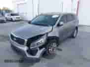 2016 Kia Sorento LX z VIN 5XYPG4A38GG185459, wystawiony jako IAAI lot #43474517 z przebiegiem 86 697 mil mil oraz . Historia ofert i sprzedaży dostępna na DreamBid. Obrazek 6.