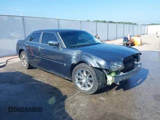 2007 Chrysler 300 C z VIN 2C3KA63H17H786962, wystawiony jako IAAI lot #42803640 z przebiegiem 144 355 mil mil oraz . Historia ofert i sprzedaży dostępna na DreamBid. Obrazek 1.