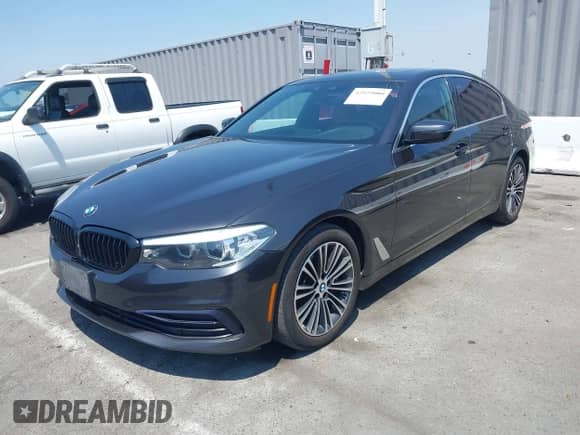 2019 BMW 5 Series 540i xDrive с VIN WBAJE7C51KWW19709, выставлен на аукционе IAAI как лот 42929080 с пробегом 82 661 миль миль и . История ставок и продаж доступна на DreamBid. Изображение 2.