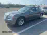 2012 Chrysler 300 Limited z VIN 2C3CCACG7CH243246, wystawiony jako Copart lot #91070925 z przebiegiem 93 469 mil mil oraz Czysty tytuł • Clean title. Historia ofert i sprzedaży dostępna na DreamBid. Obrazek 2.