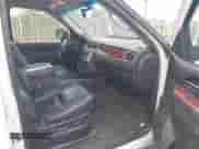 2010 Chevrolet Suburban LT z VIN 1GNUCJE01AR199247, wystawiony jako IAAI lot #42365497 z przebiegiem 289 944 mil mil oraz . Historia ofert i sprzedaży dostępna na DreamBid. Obrazek 5.