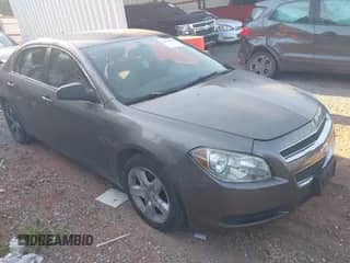 2011 Chevrolet Malibu 1LS z VIN 1G1ZB5E14BF190152, wystawiony jako IAAI lot #42949873 z przebiegiem 153 409 mil mil oraz . Historia ofert i sprzedaży dostępna na DreamBid. Obrazek 1.