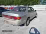 1994 Toyota Camry LE z VIN JT2SK12E4R0209720, wystawiony jako IAAI lot #42692927 z przebiegiem 155 481 mil mil oraz . Historia ofert i sprzedaży dostępna na DreamBid. Obrazek 4.