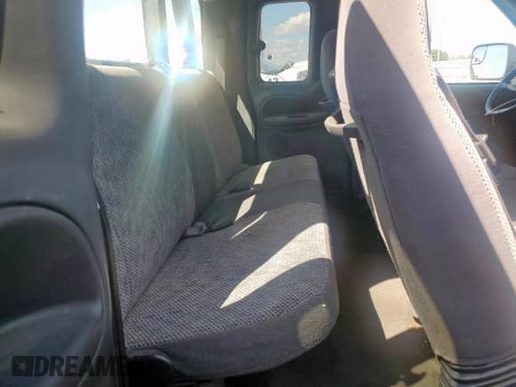 2001 Dodge 3500 z VIN 1B7MC33751J556612, wystawiony jako Copart lot #80821625 z przebiegiem Nie podano mil oraz Szkoda całkowita • Salvage title. Historia ofert i sprzedaży dostępna na DreamBid. Obrazek 10.
