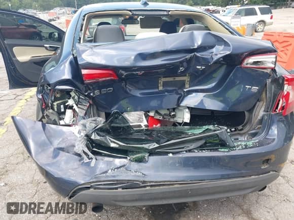 2012 Volvo S60 T5 с VIN YV1622FS9C2025121, выставлен на аукционе IAAI как лот 43027092 с пробегом 197 230 миль миль и . История ставок и продаж доступна на DreamBid. Изображение 6.