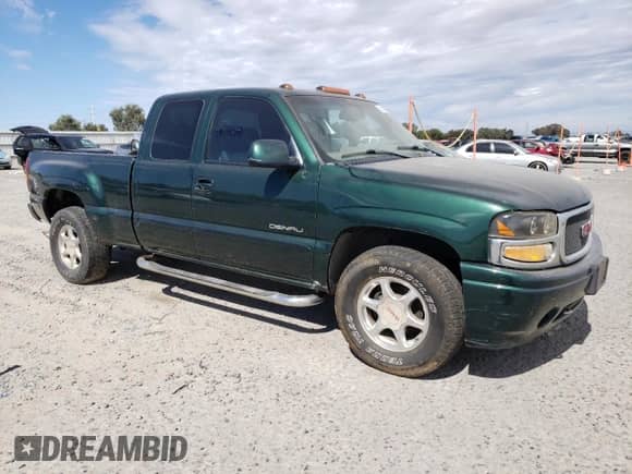 2002 GMC Sierra 1500 Denali z VIN 2GTFK69U021329107, wystawiony jako Copart lot #65479695 z przebiegiem 224 881 mil mil oraz Czysty tytuł • Clean title. Historia ofert i sprzedaży dostępna na DreamBid. Obrazek 4.