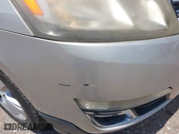 2013 Chevrolet Traverse LT z VIN 1GNKRGKD7DJ135457, wystawiony jako IAAI lot #42769880 z przebiegiem 230 790 mil mil oraz . Historia ofert i sprzedaży dostępna na DreamBid. Obrazek 12.