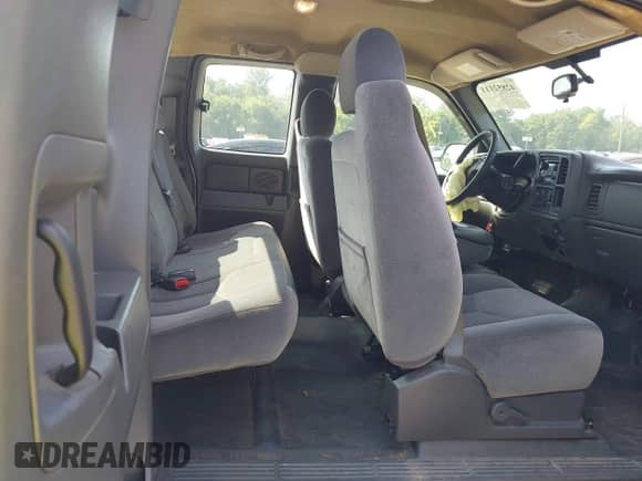 2006 GMC Sierra 1500 SLE1 z VIN 1GTEC19Z26Z272252, wystawiony jako IAAI lot #42852111 z przebiegiem 225 071 mil mil oraz . Historia ofert i sprzedaży dostępna na DreamBid. Obrazek 8.