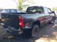 2004 Chevrolet Silverado 2500 LS z VIN 1GCGK23U44F110099, wystawiony jako IAAI lot #42840123 z przebiegiem 176 226 mil mil oraz . Historia ofert i sprzedaży dostępna na DreamBid. Obrazek 6.
