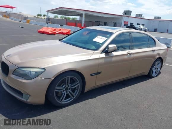 2009 BMW 7 Series 750Li with VIN WBAKB83519CY60376, listed as a IAAI auction lot 43090679 with 148,814 mi miles and . Bid and sale history available at DreamBid. Image 15.