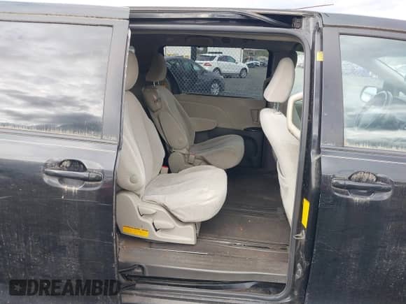2012 Toyota Sienna с VIN 5TDKA3DC1CS009352, выставлен на аукционе IAAI как лот 43466378 с пробегом 386 451 миль миль и . История ставок и продаж доступна на DreamBid. Изображение 8.