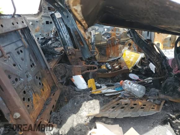 2016 Chevrolet Tahoe LTZ z VIN 1GNSKCKC2GR124750, wystawiony jako Copart lot #64020385 z przebiegiem Nie podano mil oraz Nie do naprawy • Non repairable. Historia ofert i sprzedaży dostępna na DreamBid. Obrazek 11.