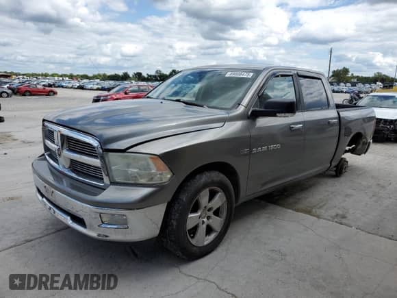 2011 Ram 1500 SLT z VIN 1D7RB1CT0BS569182, wystawiony jako Copart lot #69808475 z przebiegiem 232 257 mil mil oraz Szkoda całkowita • Salvage title. Historia ofert i sprzedaży dostępna na DreamBid. Obrazek 1.