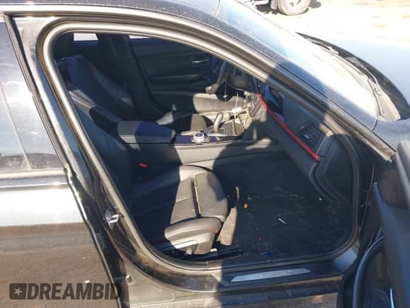 2013 BMW 3 Series 328i xDrive z VIN WBA3B3G51DNR80824, wystawiony jako IAAI lot #41902080 z przebiegiem 90 777 mil mil oraz . Historia ofert i sprzedaży dostępna na DreamBid. Obrazek 5.