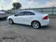 2015 Volvo S60 T5 Premier с VIN YV1612TB5F2317117, выставлен на аукционе Copart как лот 80667715 с пробегом 180 649 миль миль и Списание • Salvage title. История ставок и продаж доступна на DreamBid. Изображение 2.