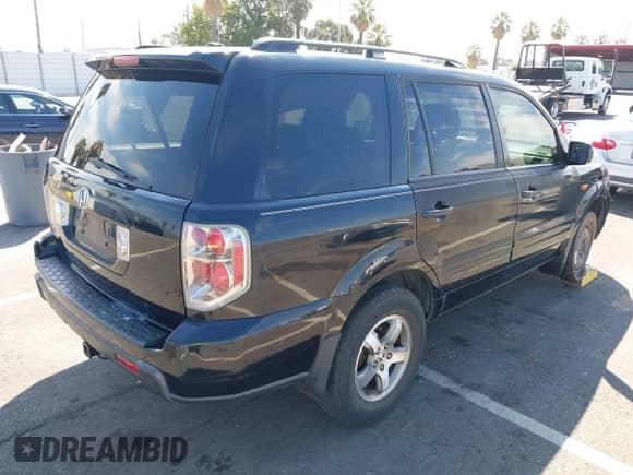 2006 Honda Pilot EX-L z VIN 5FNYF28506B016626, wystawiony jako IAAI lot #43056380 z przebiegiem 284 203 mil mil oraz . Historia ofert i sprzedaży dostępna na DreamBid. Obrazek 4.