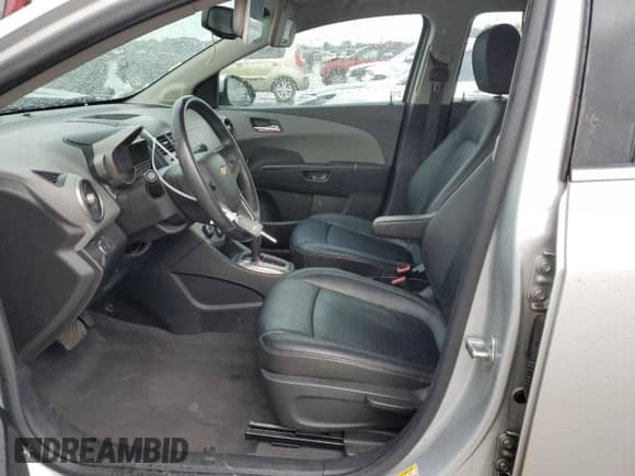 2013 Chevrolet Sonic LTZ с VIN 1G1JE5SG5D4217581, выставлен на аукционе Copart как лот 55977985 с пробегом 49 601 миль миль и Списание • Salvage title. История ставок и продаж доступна на DreamBid. Изображение 7.