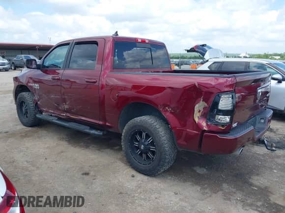 2018 Ram 1500 Night z VIN 1C6RR7MT7JS205662, wystawiony jako IAAI lot #42668626 z przebiegiem 113 444 mil mil oraz . Historia ofert i sprzedaży dostępna na DreamBid. Obrazek 3.