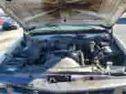 1999 Chevrolet Silverado 2500 z VIN 1GCGC24R3XR724281, wystawiony jako Copart lot #87625195 z przebiegiem 139 088 mil mil oraz Szkoda całkowita • Salvage title. Historia ofert i sprzedaży dostępna na DreamBid. Obrazek 12.