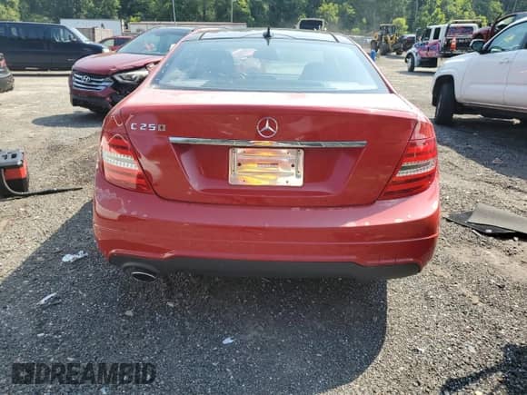 2015 Mercedes-Benz C 250 with VIN WDDGJ4HB6FG409604, listed as a Copart auction lot 66613515 with 92,494 mi miles and Clean title. Bid and sale history available at DreamBid. Image 6.