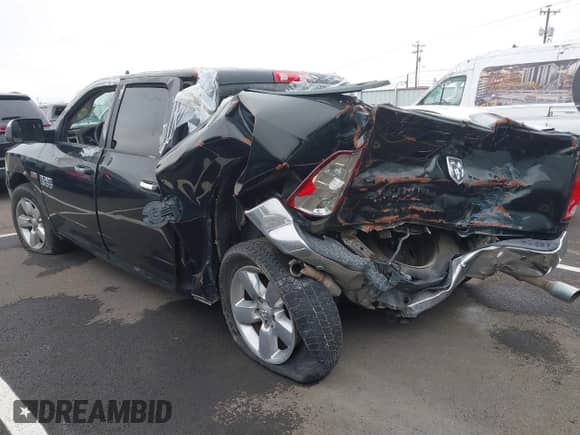 2017 Ram 1500 Big Horn z VIN 3C6RR6LT1HG789439, wystawiony jako IAAI lot #39430528 z przebiegiem 103 028 mil mil oraz . Historia ofert i sprzedaży dostępna na DreamBid. Obrazek 3.