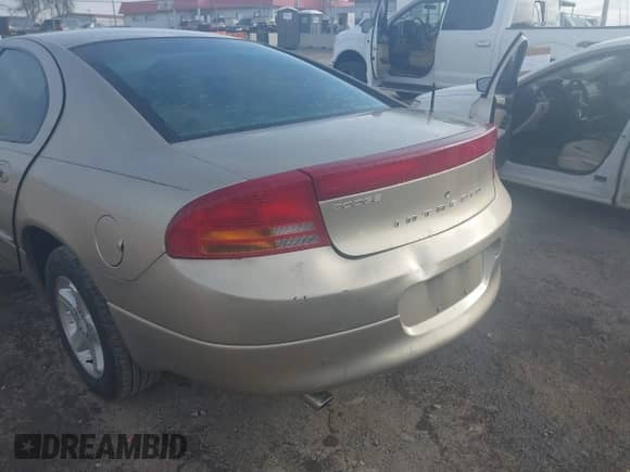 2004 Dodge Intrepid ES z VIN 2B3HD56M74H611581, wystawiony jako IAAI lot #41774625 z przebiegiem 217 174 mil mil oraz . Historia ofert i sprzedaży dostępna na DreamBid. Obrazek 6.