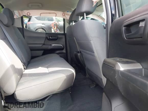 2021 Toyota Tacoma SR5 z VIN 5TFDZ5BN2MX064938, wystawiony jako IAAI lot #42013109 z przebiegiem 40 620 mil mil oraz . Historia ofert i sprzedaży dostępna na DreamBid. Obrazek 8.