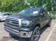 2012 Toyota Tundra z VIN 5TFRY5F10CX117652, wystawiony jako IAAI lot #42617080 z przebiegiem 233 560 mil mil oraz . Historia ofert i sprzedaży dostępna na DreamBid. Obrazek 2.
