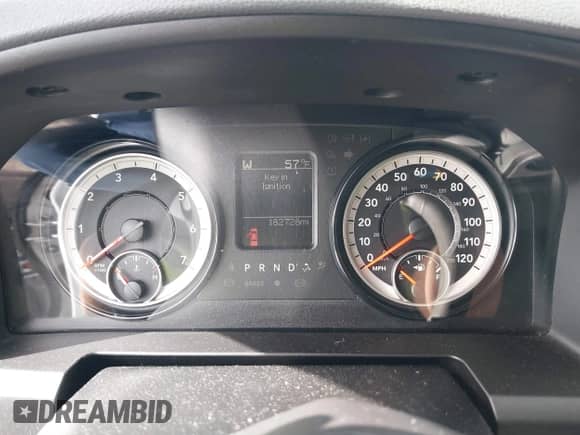 2017 Ram 1500 Tradesman z VIN 1C6RR6FG4HS844828, wystawiony jako IAAI lot #41555755 z przebiegiem 182 728 mil mil oraz . Historia ofert i sprzedaży dostępna na DreamBid. Obrazek 7.