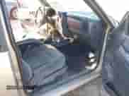 2002 Chevrolet Blazer LS с VIN 1GNCS18W12K145228, выставлен на аукционе IAAI как лот 41653692 с пробегом 213 764 миль миль и . История ставок и продаж доступна на DreamBid. Изображение 5.