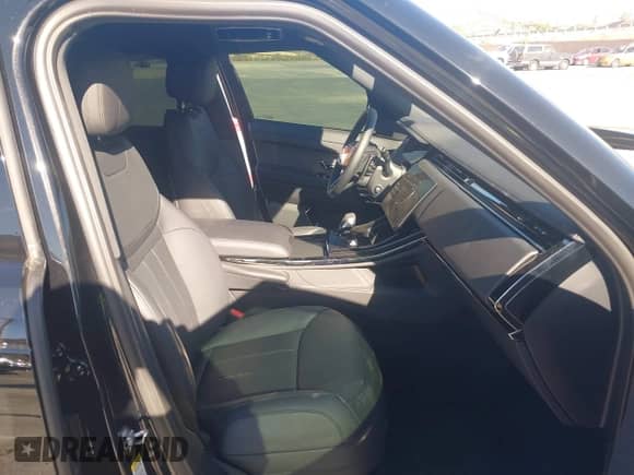 2025 Land Rover Range Rover Sport SE with VIN SAL1P9EU8SA442434, listed as a IAAI auction lot 42888552 with 3,212 mi miles and . Bid and sale history available at DreamBid. Image 5.