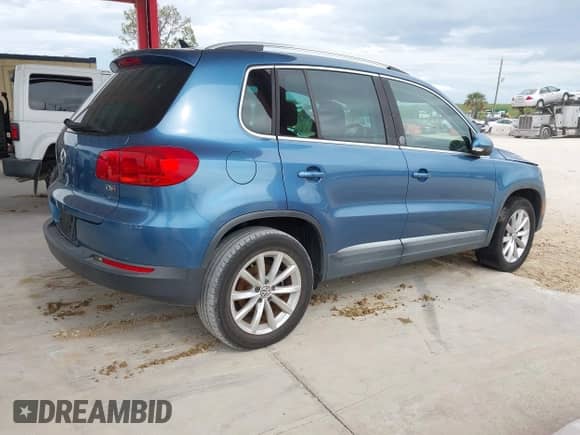 2017 Volkswagen Tiguan Wolfsburg Edition с VIN WVGRV7AX4HW504374, выставлен на аукционе IAAI как лот 43142147 с пробегом 87 875 миль миль и . История ставок и продаж доступна на DreamBid. Изображение 4.