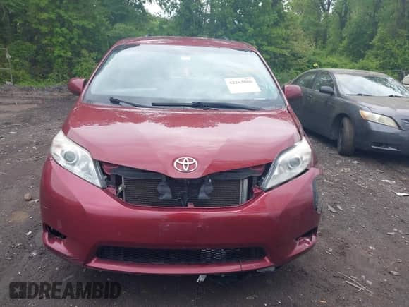 2017 Toyota Sienna LE with VIN 5TDJZ3DC9HS164792, listed as a IAAI auction lot 42263886 with 186,018 mi miles and . Bid and sale history available at DreamBid. Image 12.