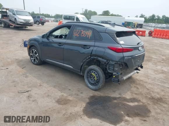 2022 Hyundai Kona Limited z VIN KM8K5CA33NU926120, wystawiony jako IAAI lot #42424720 z przebiegiem 12 899 mil mil oraz . Historia ofert i sprzedaży dostępna na DreamBid. Obrazek 3.